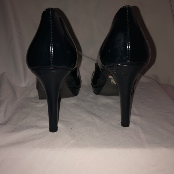 Tahari Navy blue patent leather 3inch pumps - Picture 5 of 5